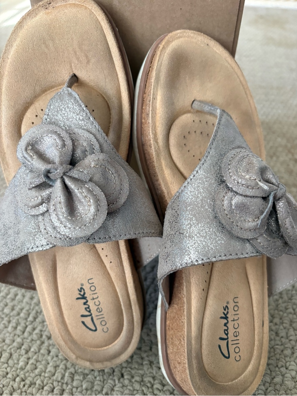 Clarks Collection Brynn Sandal. Taupe metallic. Sz 8